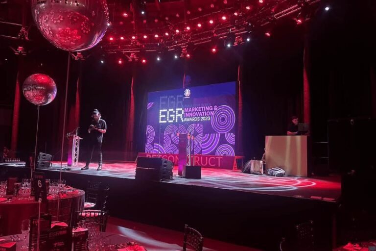 Kit Pantalla LED Aviled Pitch 2.9 Visual Pro instalado en evento corporativo