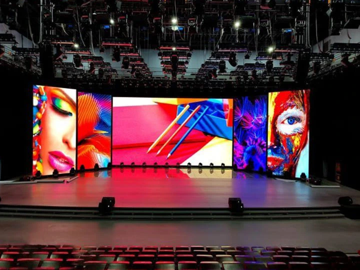 Kit Pantalla LED Aviled Pitch 3.9 Visual Pro instalado en salón de eventos